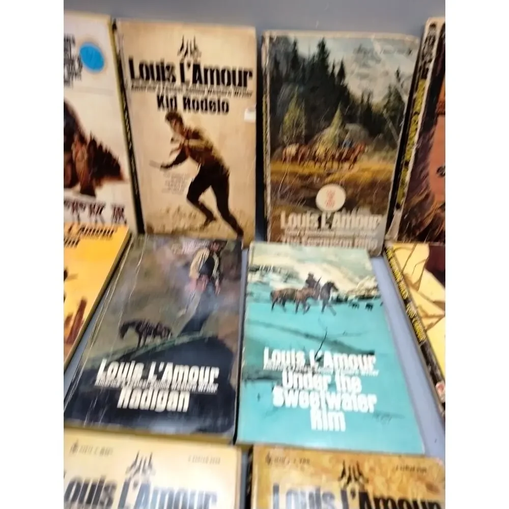 Louis L'AMOUR Western Novels Paperback Books - Lot of 25 (2)
